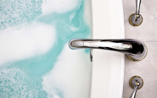 Bathtub blue white water faucet - inside free wallpaper for desktop