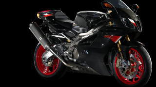 Black motorcycle red rims photorealism - red rim free wallpaper