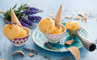 Three scoops ice cream lavender - a plate free wallpaper