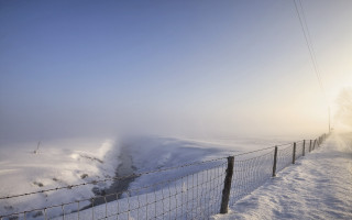 Fence snow fog sunset mountain - volumetric free wallpaper