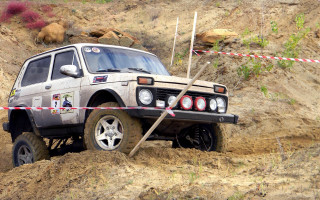 Jeep dirt hill flag front - front view free wallpaper