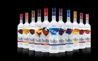 Bottles alcohol table black background - a table together free wallpaper