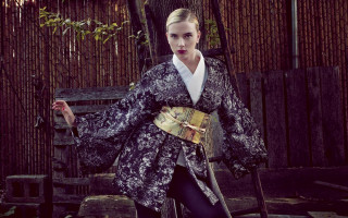 Woman kimono street cane chair - a cane free wallpaper