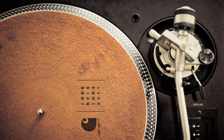 Turntable knob brown cover clock - clock free wallpaper