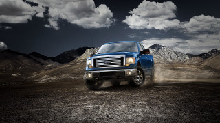 Blue truck desert mountains clouds - a desert landscape free wallpaper