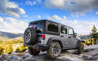 Jeep rocky mountain top clouds - a jeep free wallpaper
