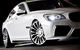 White car bright headlight man - rim free wallpaper for desktop