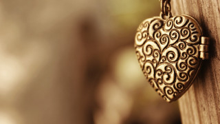 Heart locke wooden door chain - a chain free wallpaper