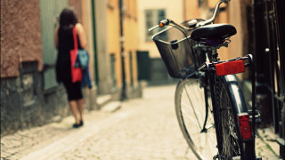 Bicycle street woman redpurse tiltshift - a bicycle free wallpaper