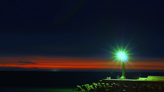 Lighthouse brightlight nighttime redsky anamorphic - almada negreiro free wallpaper