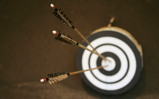 Arrows target bulls eye brown - accurate free wallpaper