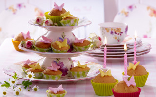 Pastel cupcake tiered flowers food - plate free wallpaper