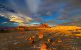 Desert mountain sunset clouds rocks - a desert landscape free wallpaper