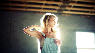 Woman blue dress water backlighting - a bottle of water free wallpaper