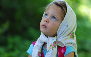 Little girl scarf blue eyes - a little girl free wallpaper