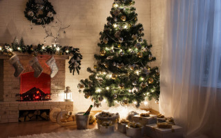 Christmas tree living room presents - free christmas wallpaper