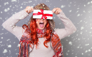 Surprised woman hat scarf gift - hyper realistic face free wallpaper