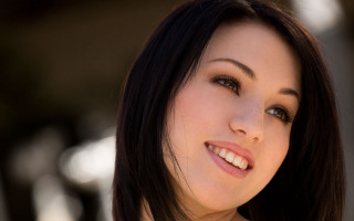 Smiling woman cellphone building portrait - a smile free wallpaper