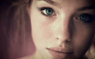 Woman blueeyes serious closeup photorealistic - perfect eye free wallpaper