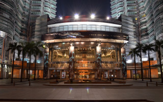 Large building fountain architecture cityscape - window free wallpaper for desktop