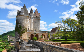 Castle fountain clouds medieval architecture - romanesque free wallpaper