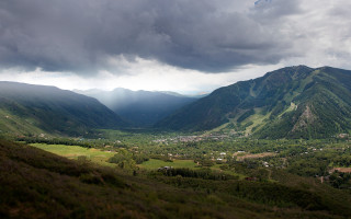 Valley mountain clouds beach forest - a valley free wallpaper