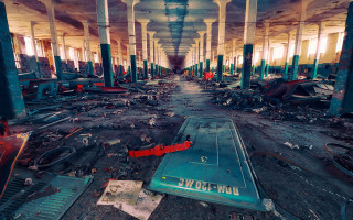 Large debris tennis court urban - a large room free wallpaper