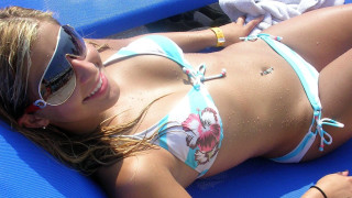 Woman bikini lounge beach jewelry - beach free wallpaper