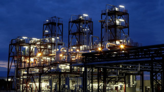 Industrial plant night cityscape pipes - industrial free wallpaper