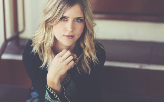 Woman bench serious blonde blue 2 - emma geary free wallpaper