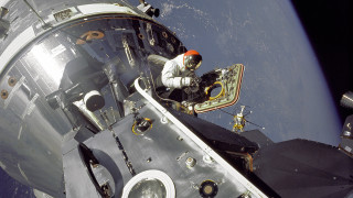 Astronaut toilet space station night - alan bean free wallpaper for desktop