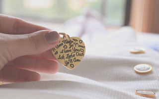 Heart keychain coins tattoo blurry - a message free wallpaper for desktop