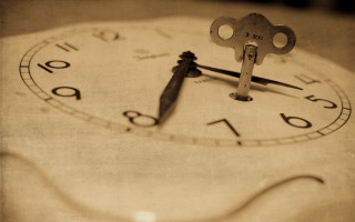 Clock key precisionism photorealistic beach - a key free wallpaper