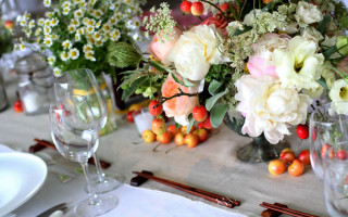 Flower table christmas stilllife blurry - chang daichien free wallpaper