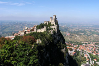 Castle hill city valley nature - a valley below free wallpaper