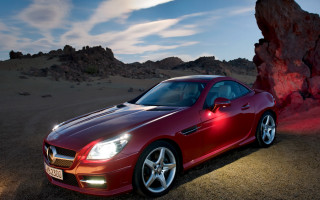 Red sports car desert night 2 - the desert free wallpaper