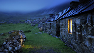 Stone building window grassy field - eric auld free wallpaper