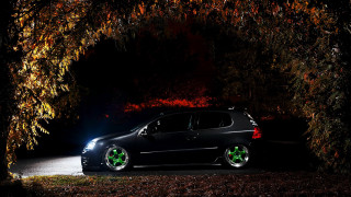 Tunnel car greenrims night light - a tunnel free wallpaper