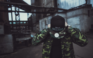 Man camouflage factory holography blurry - his eye free wallpaper