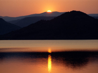 Sunset mountain lake island dusk - a sunset over a mountain range free wallpaper