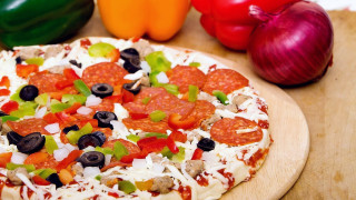 Pizza pepperoni olives peppers onions - a pizza free wallpaper