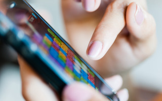 Woman holding cellphone blurry background - the screen free wallpaper