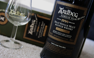 Wine bottle glass table box - david begbie free wallpaper