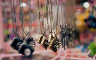 Camera display chains pink shelf - camera free wallpaper