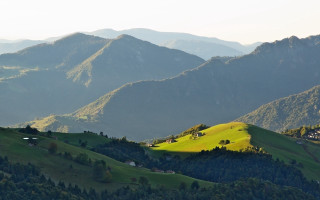 Green hillside houses mountains lake - house free wallpaper
