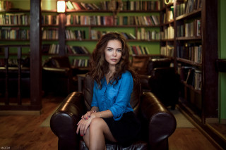 Woman sitting chair library bookcase - a lamp free wallpaper for desktop