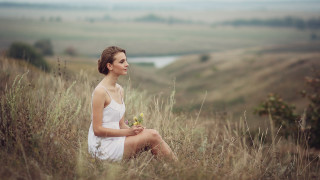 Woman white dress field grass - anka zhuravleva free wallpaper