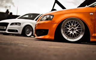 Two cars street person 3d - low angle free wallpaper