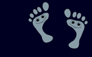 Footprints smiley claymation blue background - a smiley face free wallpaper