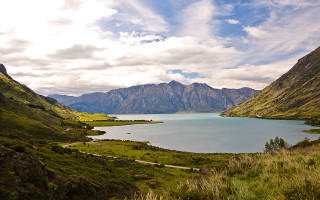 Mountain lake beach cloudy sky - mountain and grass free wallpaper